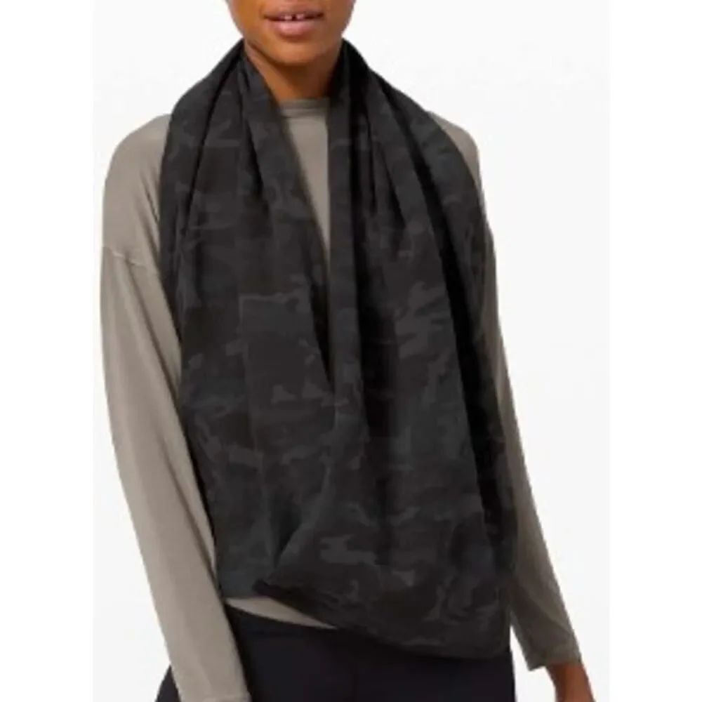 Lululemon Vinyasa Dark Camo Scarf O/S